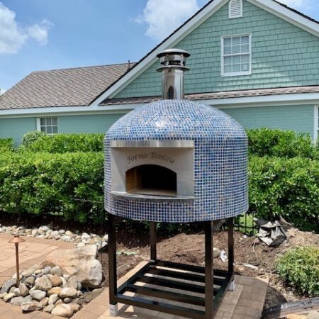 Forno Nardona Napoli Model wood fired pizza oven on a custom stand in a customer's back yard.