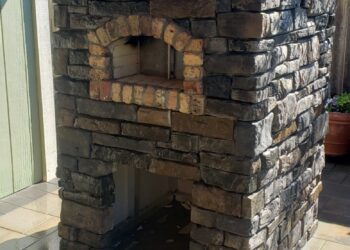 Forno Nardona Firenze oven installed into a customer built Firenze enclosure with rustic large square stones.