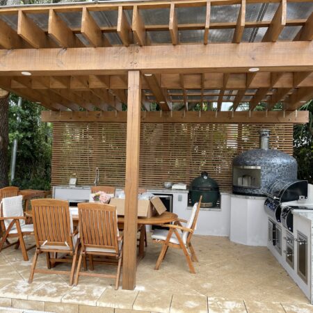 Outdoor kitchen in Miami, Florida featuring a Nardona Napoli oven in Moon Black.